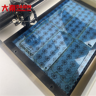 Daqin Mobile Tempered Glass Screen Protector Лазерная режущая машина для телефонных аксессуаров