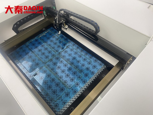Машина Daqin резца протектора экрана стекла 40w лазера СО2 мобильная