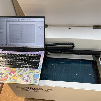 AC220V/50Hz защитник экрана лазерная режущая машина с циркулирующим охлаждением воды и толщиной резки 0,5 мм