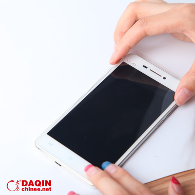 AC220V/50Hz защитник экрана лазерная режущая машина с циркулирующим охлаждением воды и толщиной резки 0,5 мм